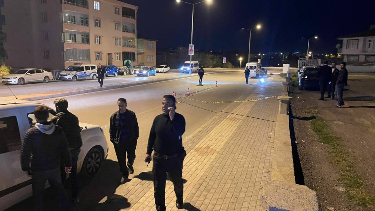 Elazığ'da, Chp İl Başkanının Aracının Önünde Havaya Ateş Açıldı