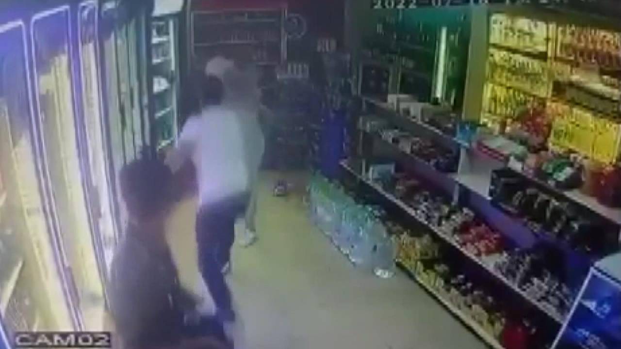 Tatil Sırasında Tacize Uğrayan Genç Kız, Öldüresiye Dövüldü