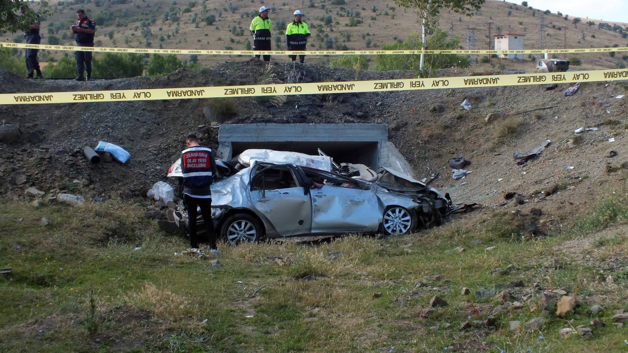 Yozgat'ta Otomobil Menfeze Düştü: 1 Ölü, 2 Yaralı