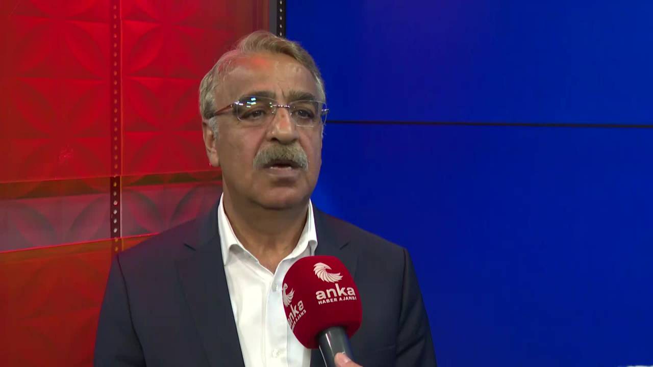 Mithat Sancar: “Bence Bahar Da 15 Mayıs’ı Bekliyor, Yani 15 Mayıs Günü Bahar Gelecek”