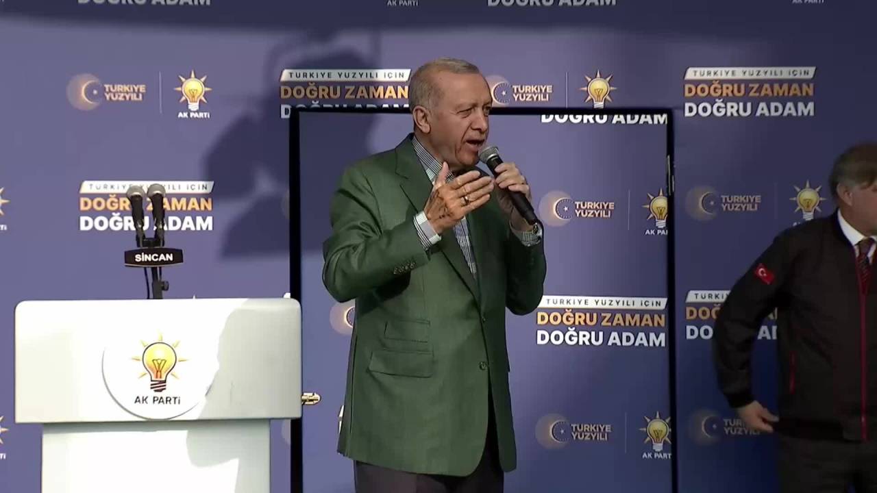 Erdoğan: "Ülkemizde Siyasetin Seviyesinin Bu Kadar Düşürülmesine Gönlüm Razı Değil"