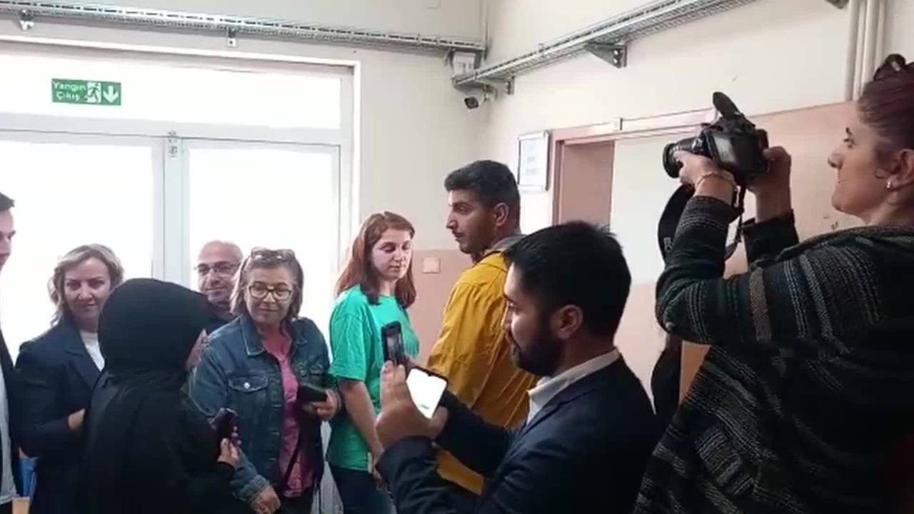 Chp Malatya Milletvekili Kiraz'ın Oğlu:" İlk Oyumu Kullanmanın Ve Onu Babama Vermenin Heyecanı İçindeyim"