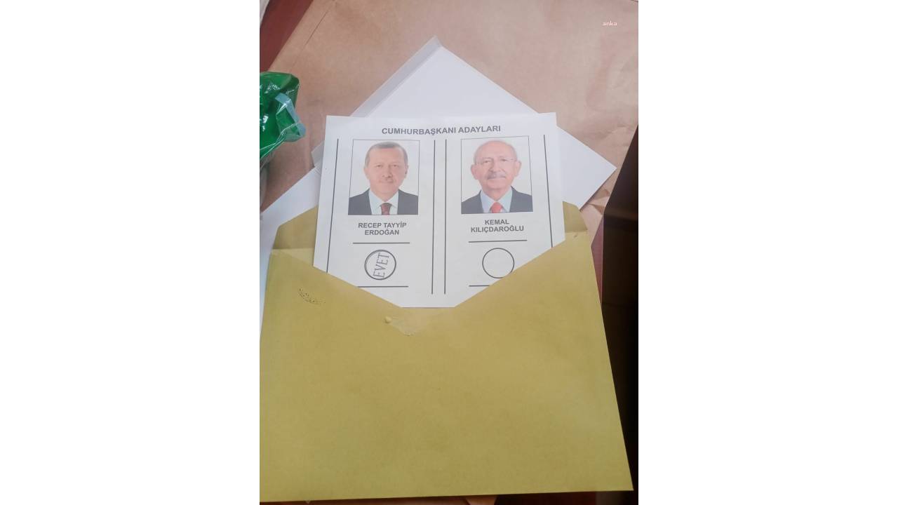 Tekirdağ’da, Zarf İçerisinden; Erdoğan’a “Evet” Mührü Basılmış Pusula Çıktı, Tutanak Tutuldu