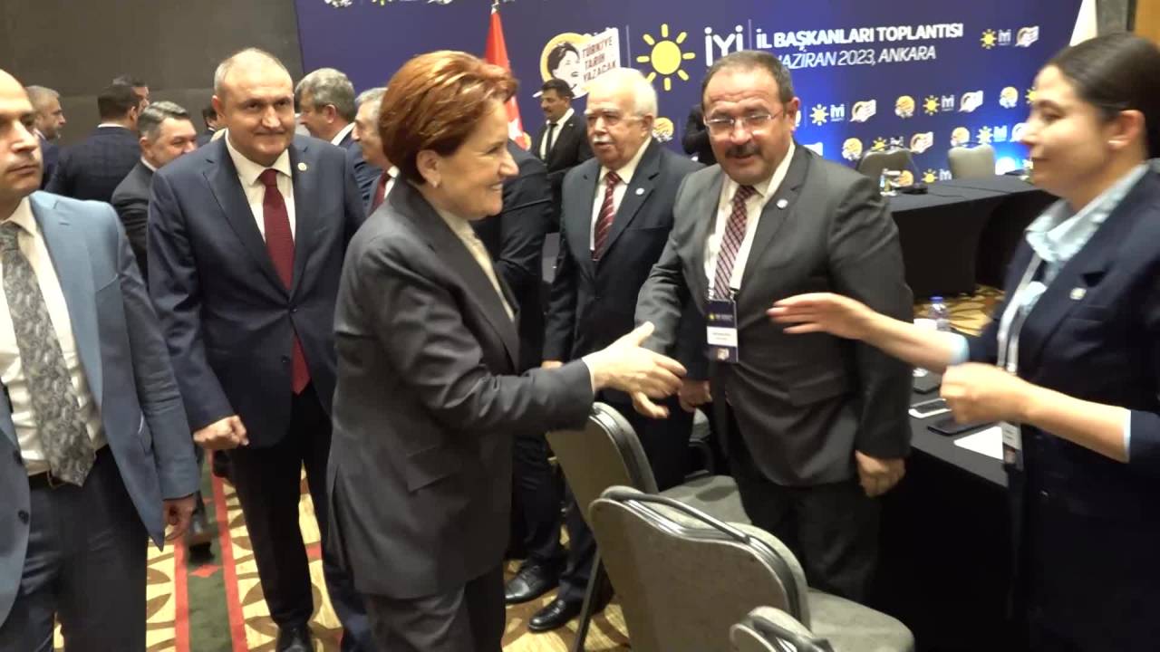 Akşener, Partisinin İl Başkanlarıyla Bir Araya Geldi