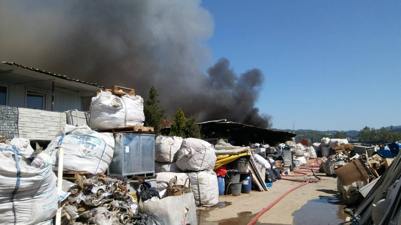 Bursa’da Hurda Deposunda Yangın