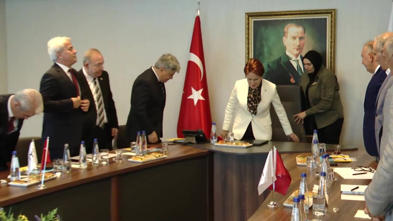 Akşener, İyi Partili Belediye Başkanları İle Ankara'da Bir Araya Geldi