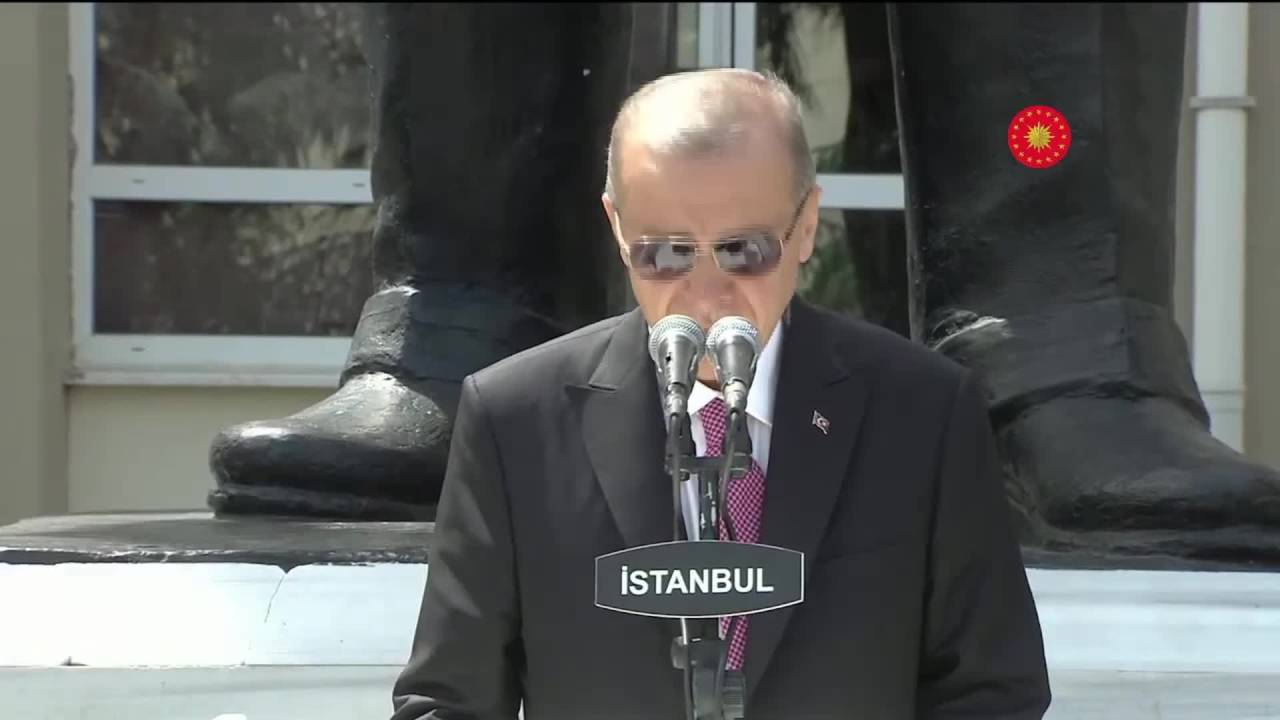 Erdoğan, İstanbul’da Karne Törenine Katıldı: "Merdiven Altı Kapkaççılara Kendinizi Kaptırmayın"