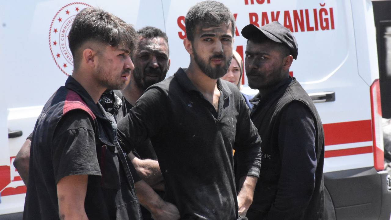 Lastik Geri Dönüşüm Fabrikasında Yangın; 4 İşçi Dumandan Etkilendi