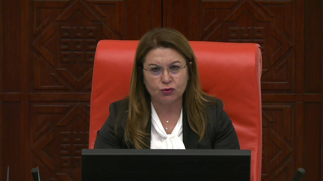 Deniz Yücel: “Emeklinin, Memurun, İşçinin Aldığı Maaşın Yarıda Fazlası Kiraya Gidiyor”