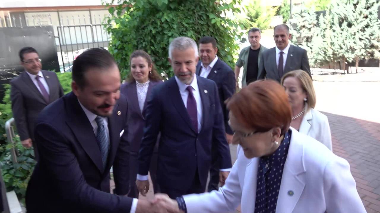 Akşener, Yeni Başkanlık Divanı Üyeleriyle Bir Araya Geldi