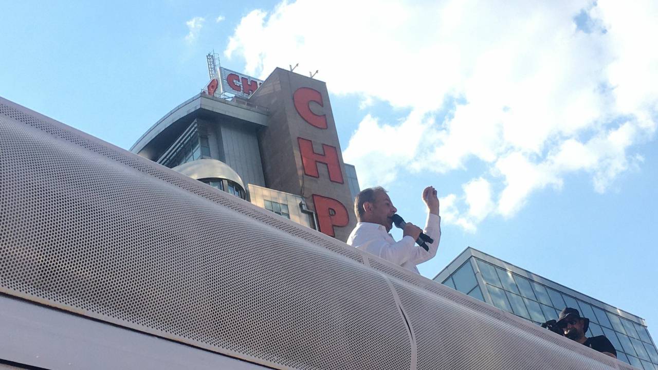 Bolu Belediye Başkanı Tanju Özcan , Chp Genel Merkezi Önünde: “Değişim En Tepeden Başlamalı”