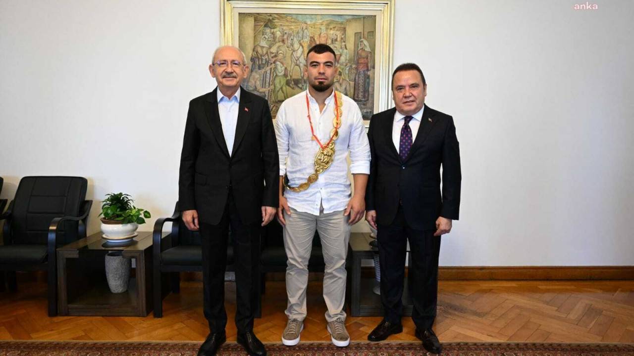 Muhittin Böcek Ve Başpehlivan Yusuf Can Zeybek’ten Chp Genel Başkanı Kılıçdaroğlu’na Ziyaret