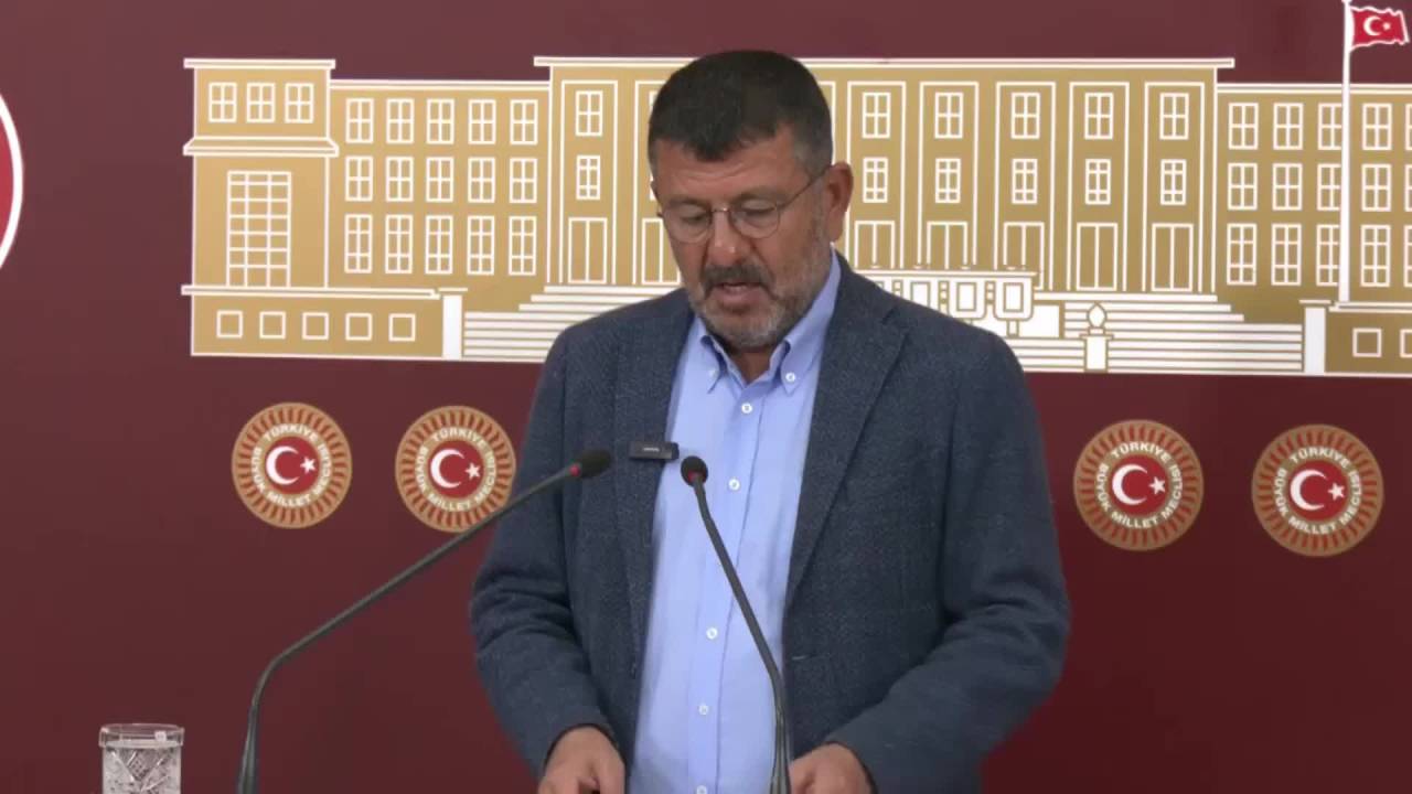 Veli Ağbaba: "Malatya'daki Orta Hasarlı Bina Sahipleri Kışı Dışarıda Geçirmeye Devam Edecek Gibi Gözüküyor"