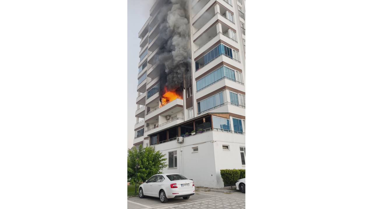 Yangın Çıkan Daire, Kullanılamaz Hale Geldi