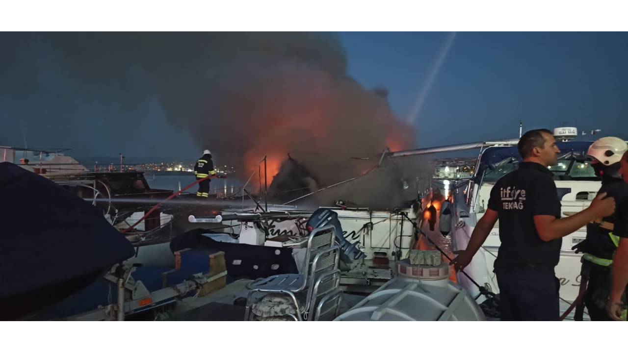 Tekirdağ'da Yat Limanında Tekne Yandı
