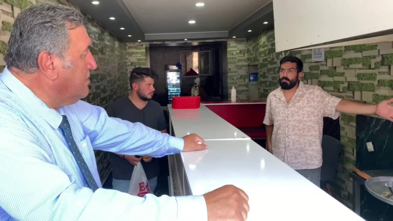 Chp’li Gürer’in Ulukışla’da Dinlediği Esnaf: “Kaçak-göçek Gideceğiz; Suriyeliler Gibi, Afganlar Gibi”