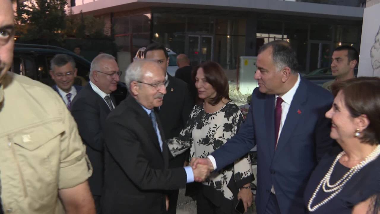 Kılıçdaroğlu, Hayatını Kaybeden Gazeteci İsmet Demirdöğen’in Oğlu Taylan Demirdöğen’in Nikah Törenine Katıldı