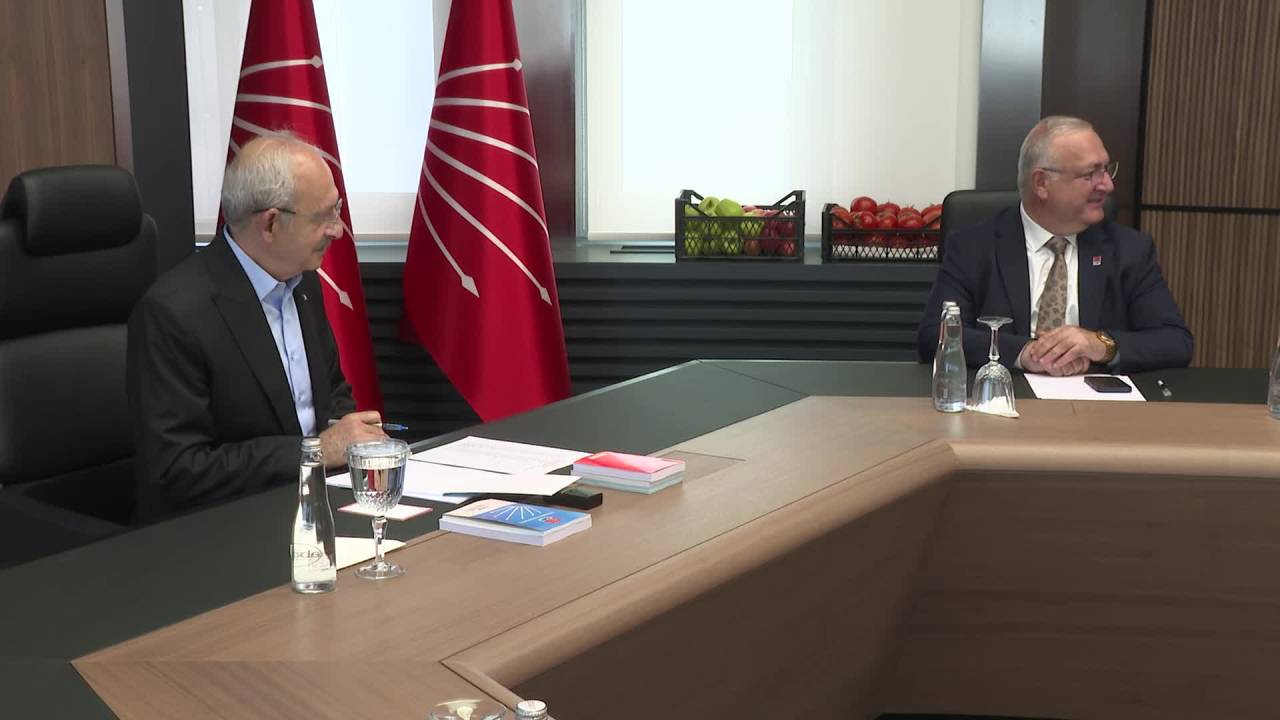 Chp Lideri Kılıçdaroğlu, Chp Ankara İl Başkanı Ali Hikmet Akıllı Ve İlçe Başkanları İle Bir Araya Geldi