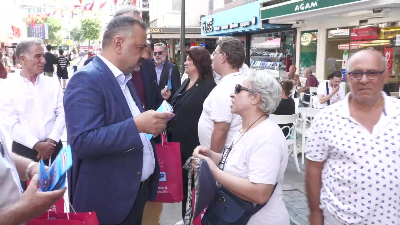 Chp İzmir İl Örgütü, Yurttaşların Dünya Barış Günü'nü Kutladı