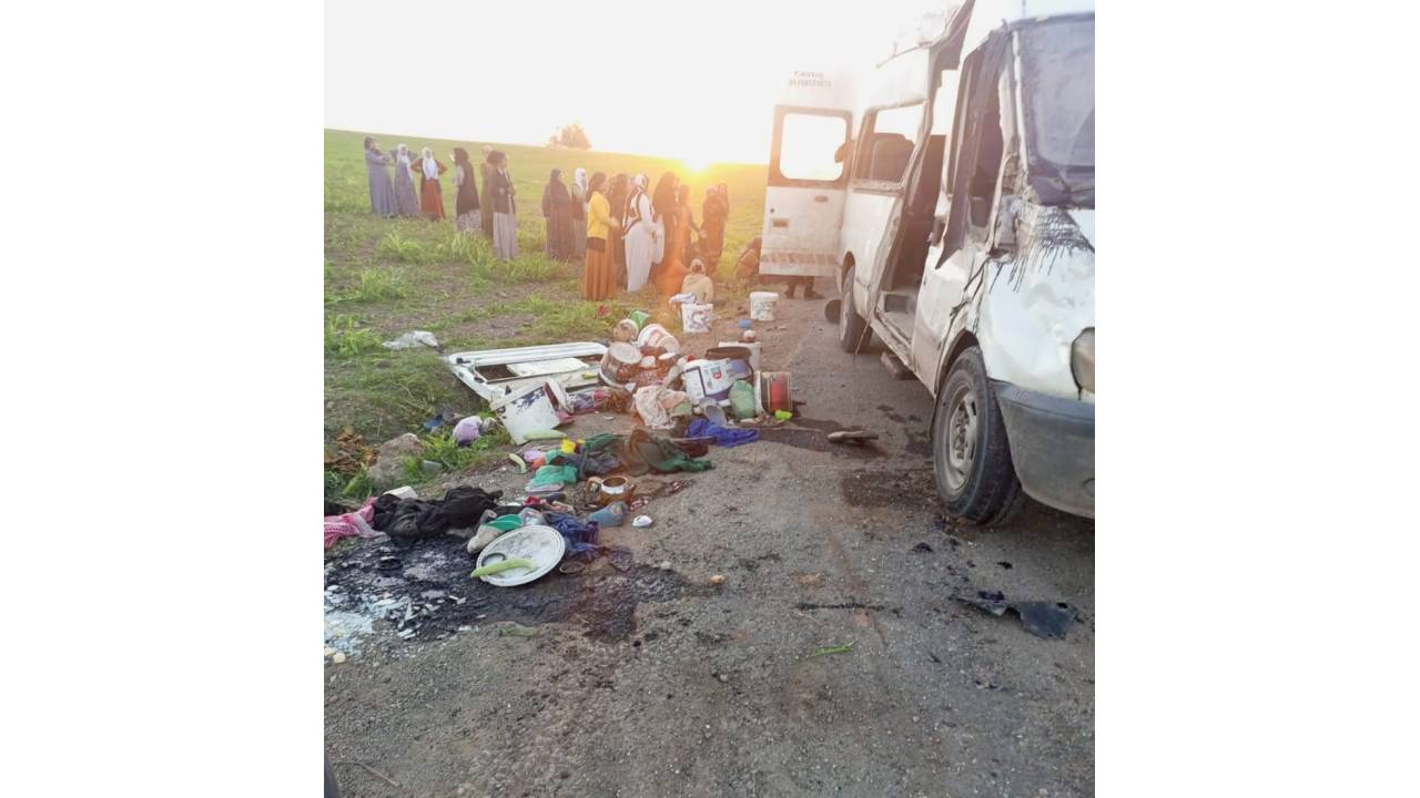 Tarım İşçilerini Taşıyan Minibüs Devrildi: 2 Ölü, 17 Yaralı