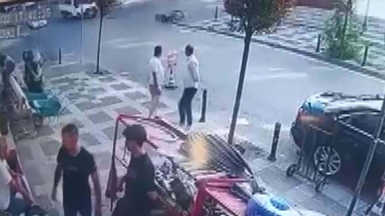 Ümraniye'de Motosikletlinin Düşerek Sürüklendiği Kaza Kamerada