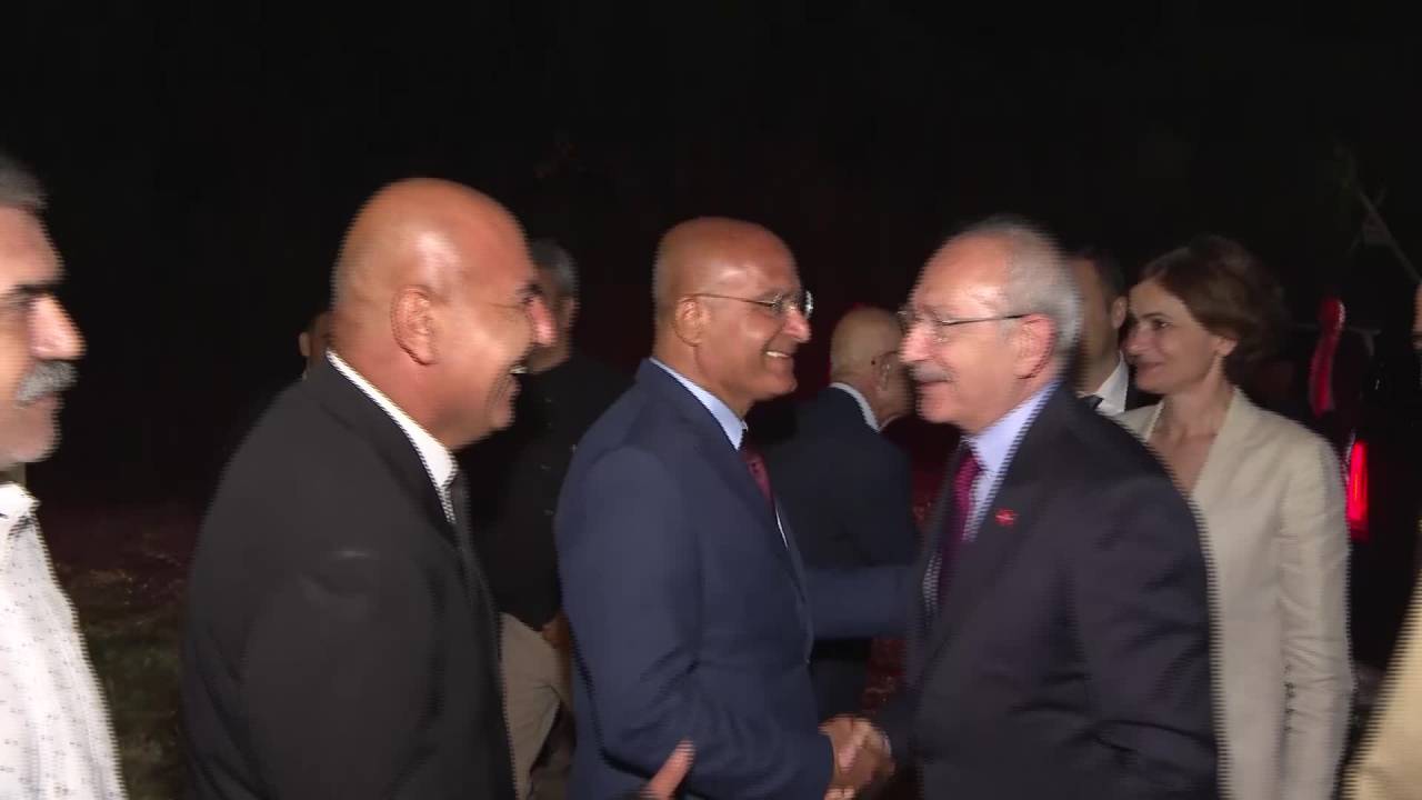 Kılıçdaroğlu, Selen Ve Enver Çiftinin Düğününe Katıldı
