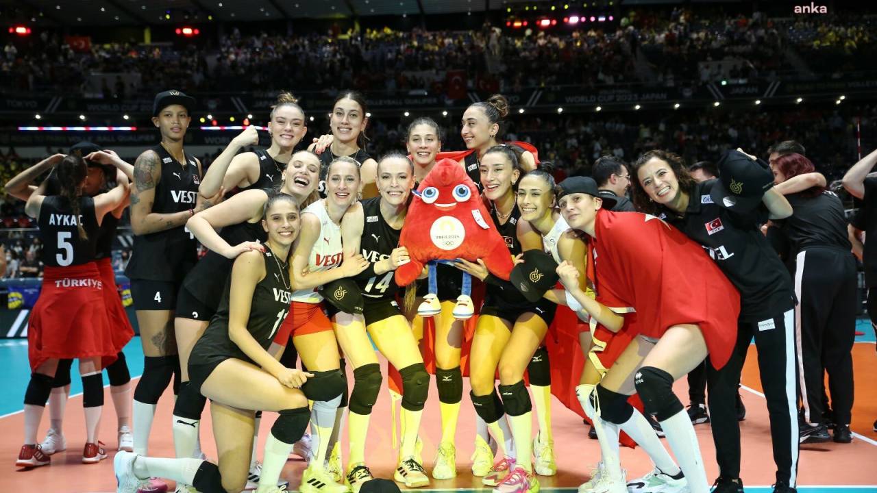 Gürsel Erol, A Milli Kadın Voleybol Takımı Sporcularına Devlet Üstün Hizmet Madalyası Verilmesini Önerdi