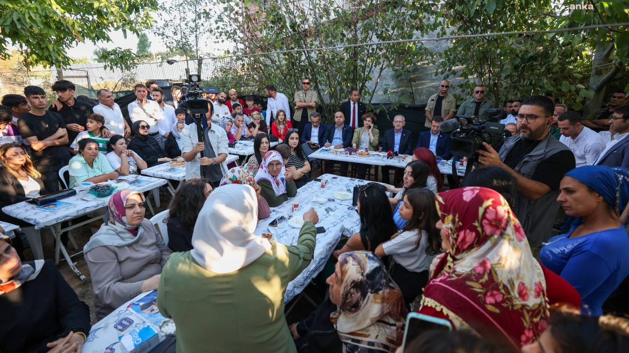 Kılıçdaroğlu, İstanbul Sultanbeyli'de Kadınların Sorunları Ve Taleplerini Dinledi