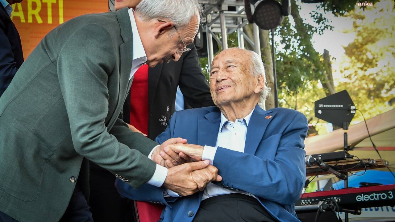 Kılıçdaroğlu'ndan Hıfzı Topuz İçin Taziye Mesajı: "Eserleri İle Daima Yaşayacaktır"
