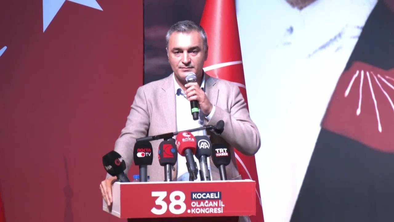 Chp Kocaeli İl Kongresi... Müslim Sarı: "Statükonun Parçası Olanlar Değişimin Aktörü Olamazlar"