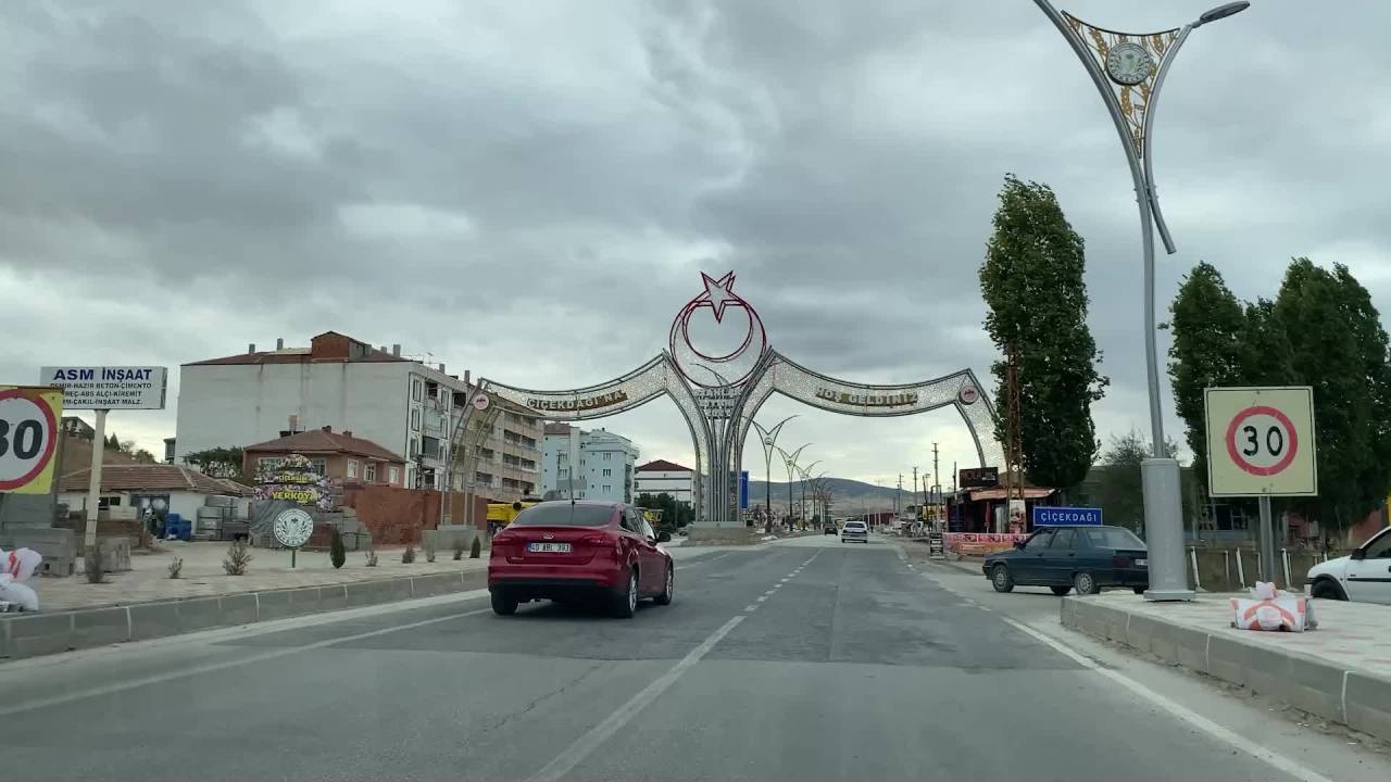 Aralarında Beş Adım Mesafe Bulunan Yozgat'ın Yerköy İle Kırşehir'in Çiçekdağı İlçeleri Birleşmek İstiyor