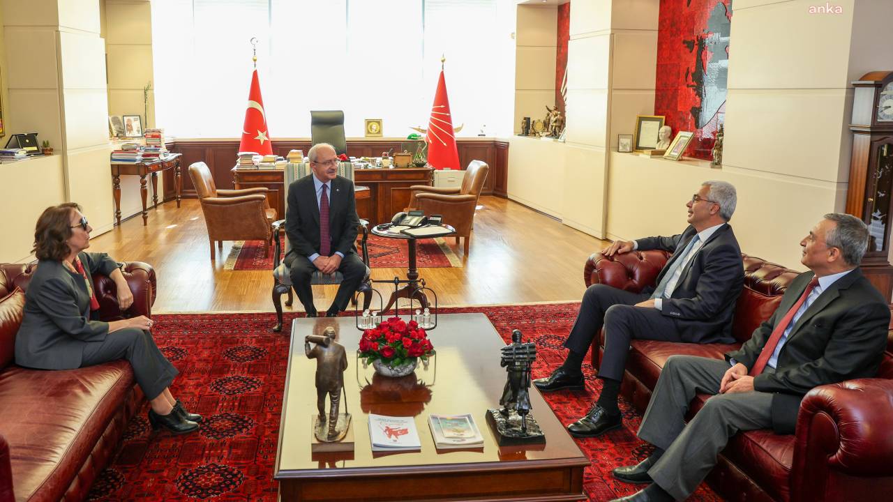 Chp Genel Başkanı Kemal Kılıçdaroğlu, Türk Demokrasi Vakfı Yöneticileri İle Bir Araya Geldi