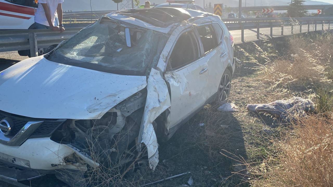 Takla Atan Otomobilde Çiğdem Öldü; 5 Yaralı