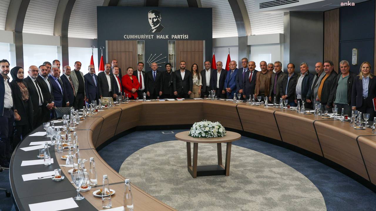 Kılıçdaroğlu, Chp Diyarbakır İl Başkanı Atik Ve İl Yönetimi İle İlçe Başkanlarını Kabul Etti