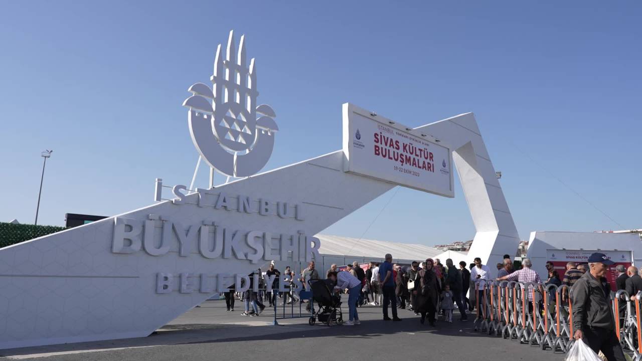 Chp İstanbul İl Başkanı Özgür Çelik, Yenikapı’da Hemşerileriyle Buluştu