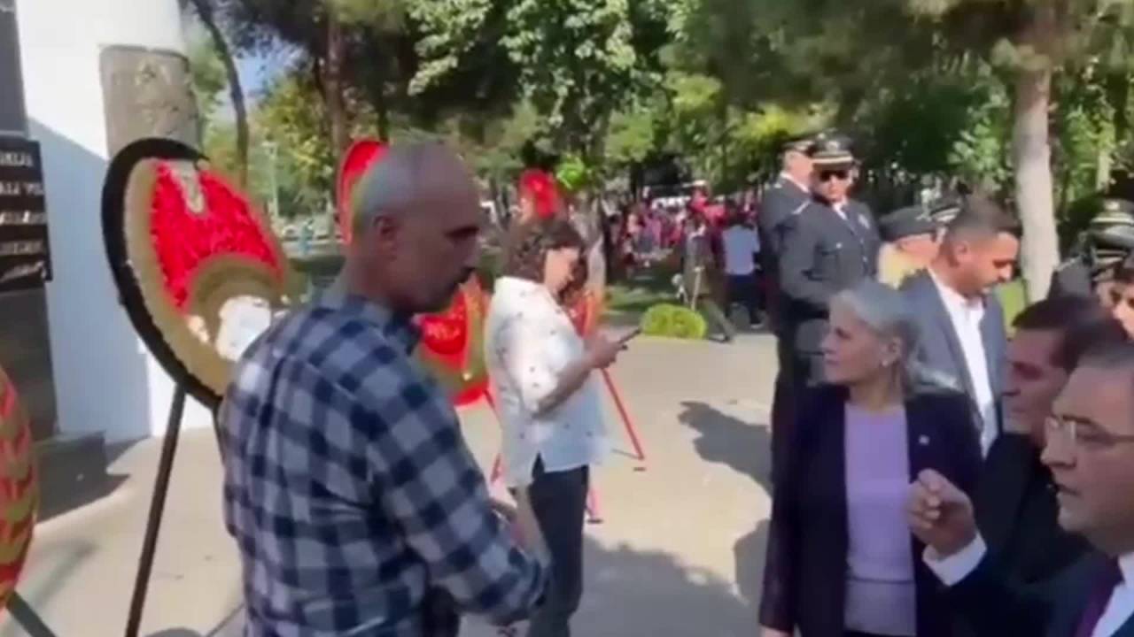 Diyarbakır’da Cumhuriyet Bayramı Kutlamalarında Chp Çelengine Engel
