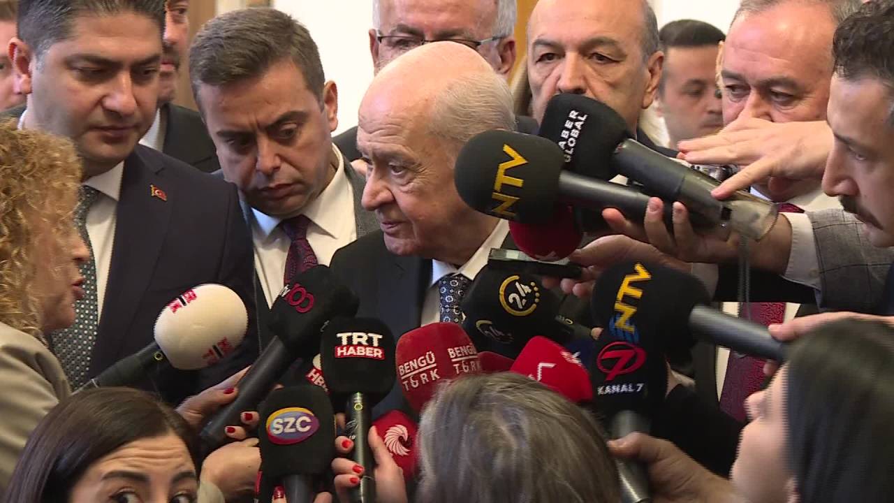 Bahçeli’den “Gölge Kabine” Açıklaması: “Gölgeden Ne İstiyor Asli Yolu Tercih Etseler Daha İyi Olur”