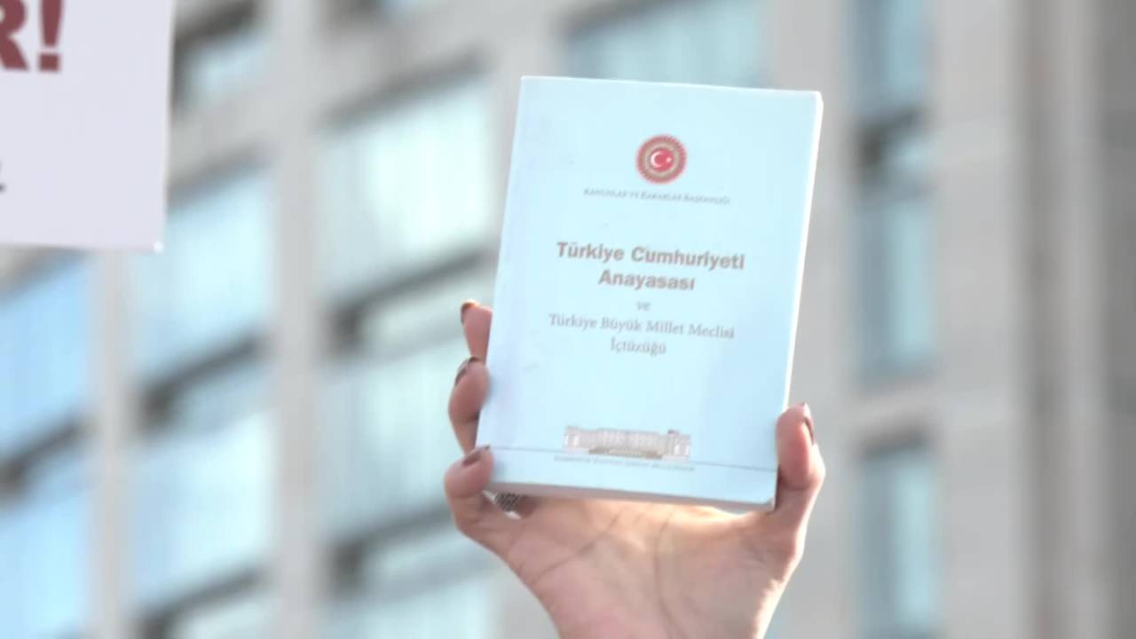 Chp İlçe Örgütleri, İstanbul Adliyesi'nde "adalet Ve Demokrasi Nöbeti'ne Devam Etti