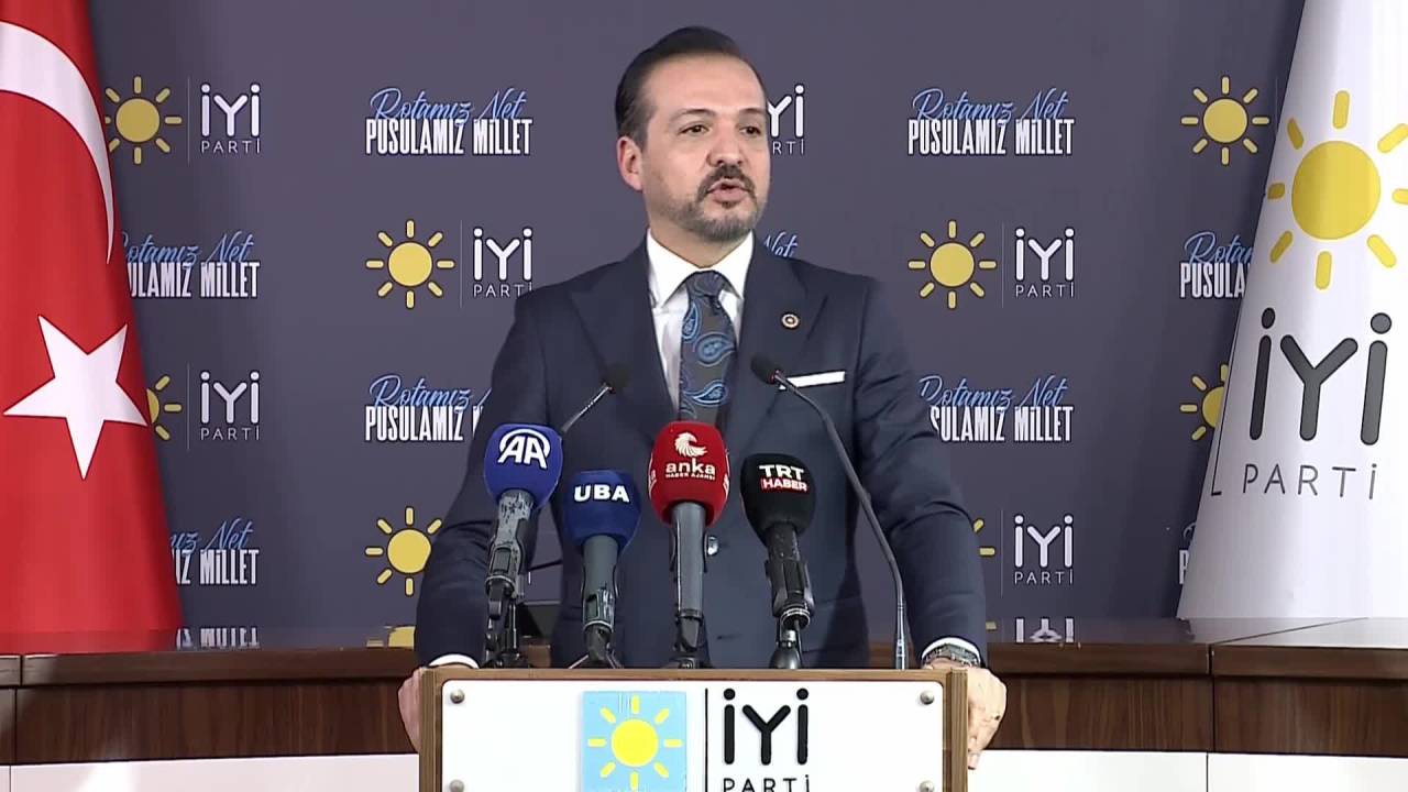 İyi Parti Sözcüsü Zorlu: Bu Ülkede 50 Artı 1 Sisteminin Taşınması Mümkün Değil
