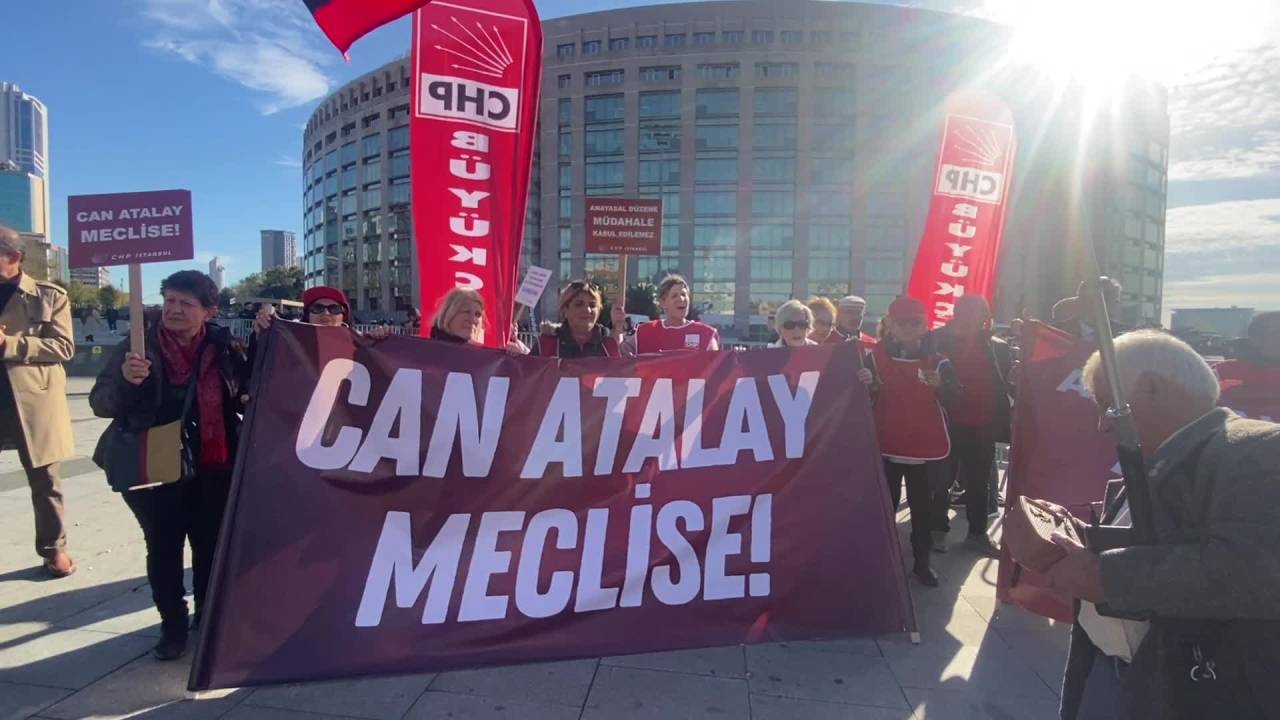 Chp İlçe Örgütleri İstanbul Adliyesi Önünde Adalet Nöbetine Devam Etti