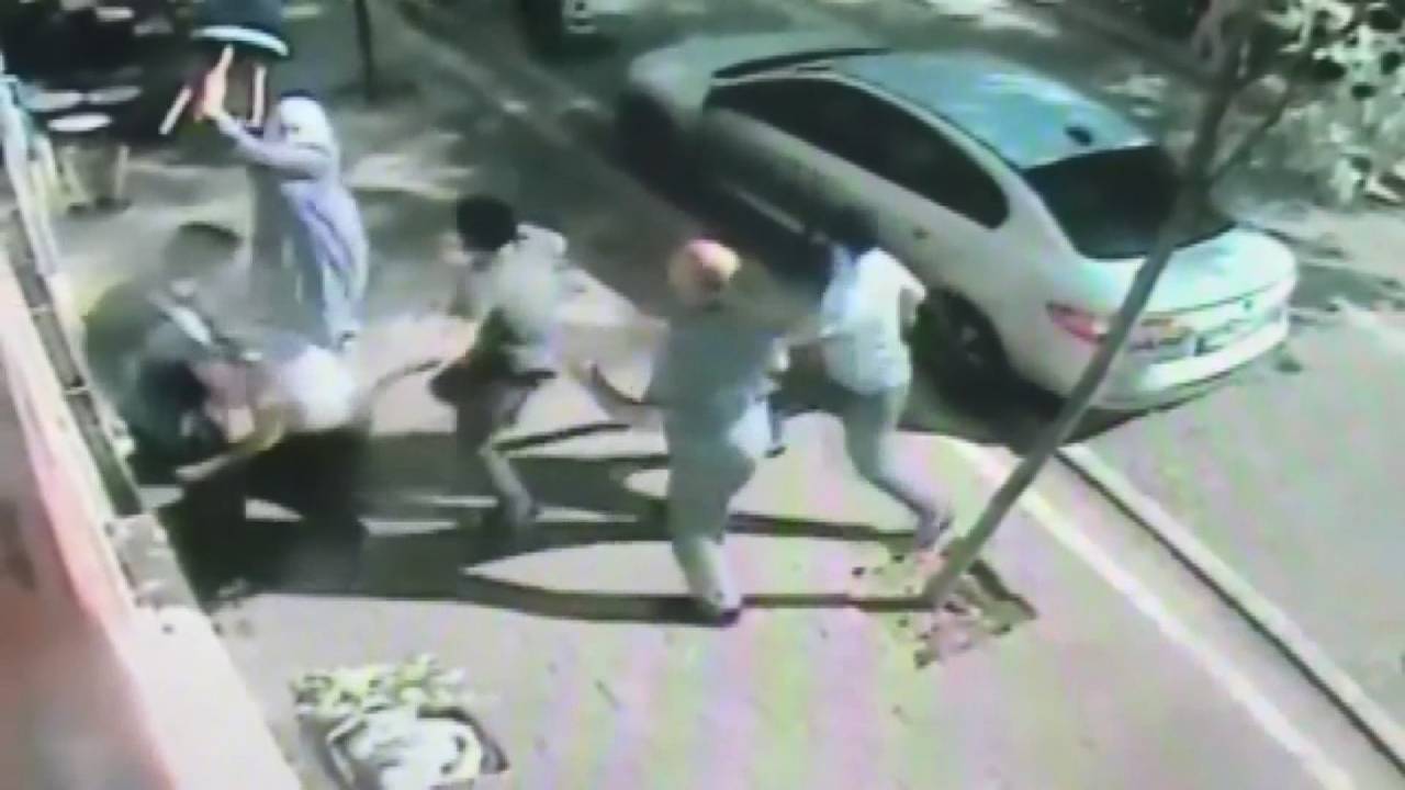 Esenyurt'ta 2 Kişinin Yaralandığı Silahlı Kavga Kamerada