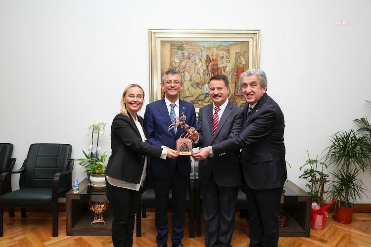 Atakum Belediye Başkanı Deveci’den Chp Lideri Özel’e Ziyaret