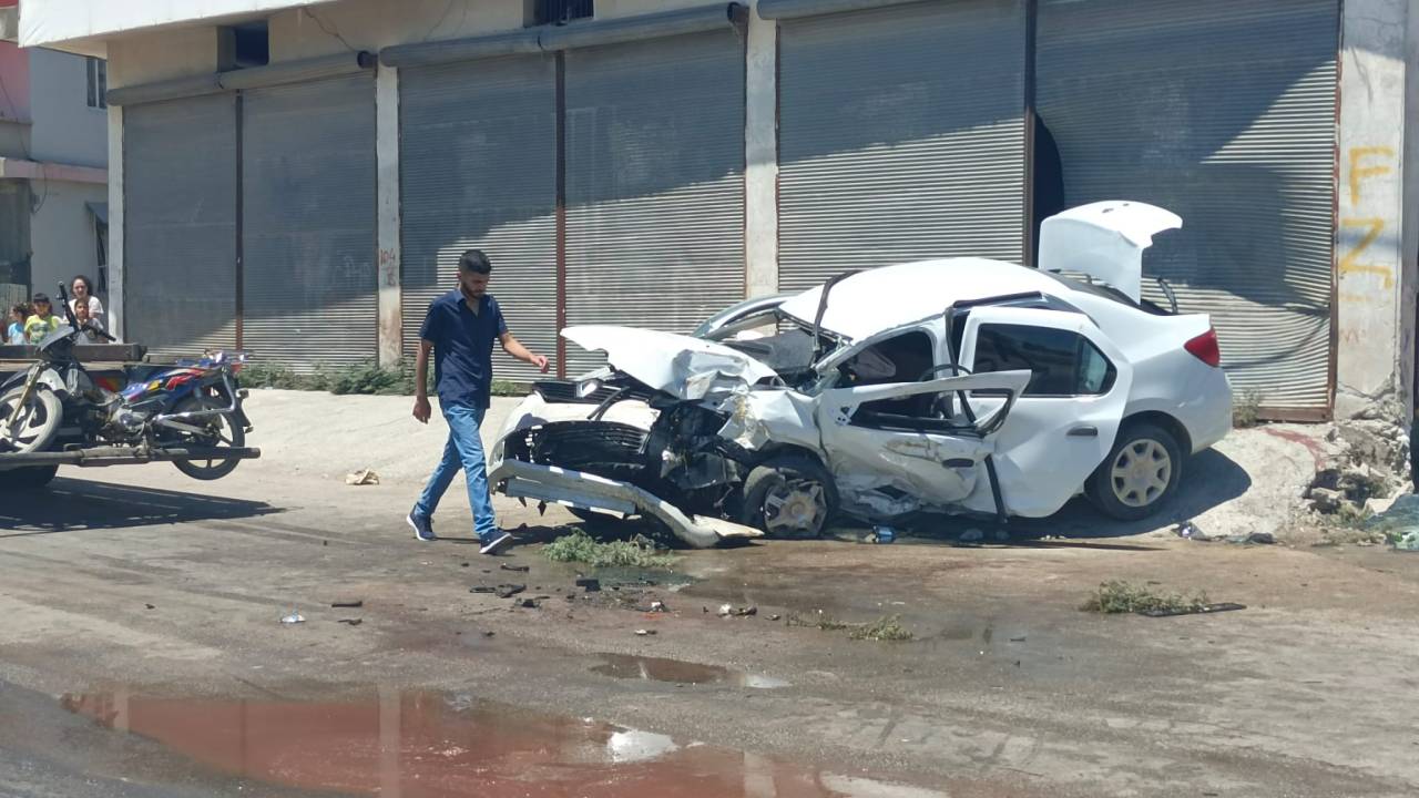 Otomobil, Duvara Çarptı; Kuzenlerden Kahraman Öldü, Serdar Yaralı