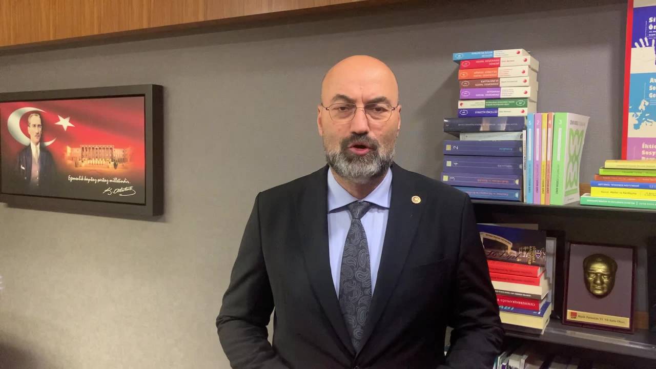 Fethi Açıkel: Akp, 24 Kasım’da Öğretmenlerin Yaşadığı Karanlık Tabloyu Beyaz Önlüklerle Örtemez