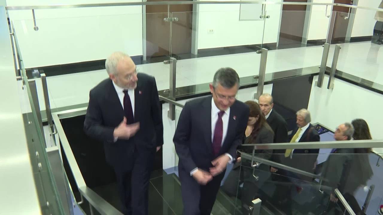 Chp Genel Başkanı Özgür Özel, Bosna Hersek'τε... Özel, Türkiye'nin Saraybosna Büyükelçiliğini Ziyaret Etti