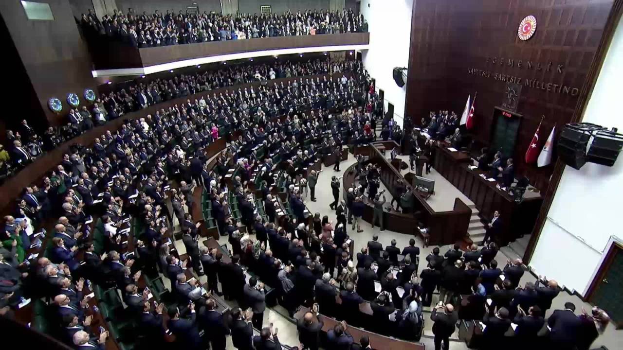 Erdoğan’dan Grup Toplantısında, “İstanbul Bizimdir Bizim Kalacak” Sloganlarına Yanıt: “Yeniden İstanbul”