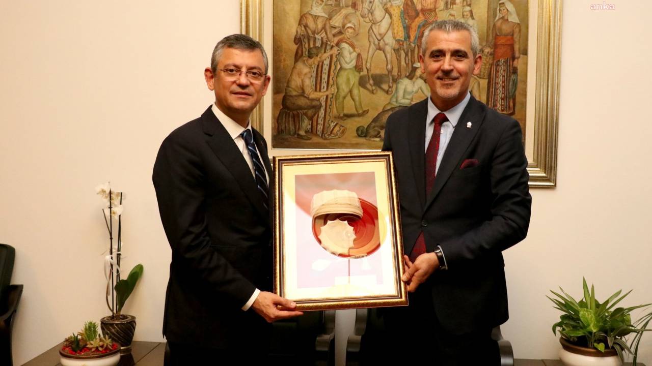 Özgür Özel, Hacıbektaş Belediye Başkanı Arif Yoldaş Altıok İle Tbmm'de Bir Araya Geldi