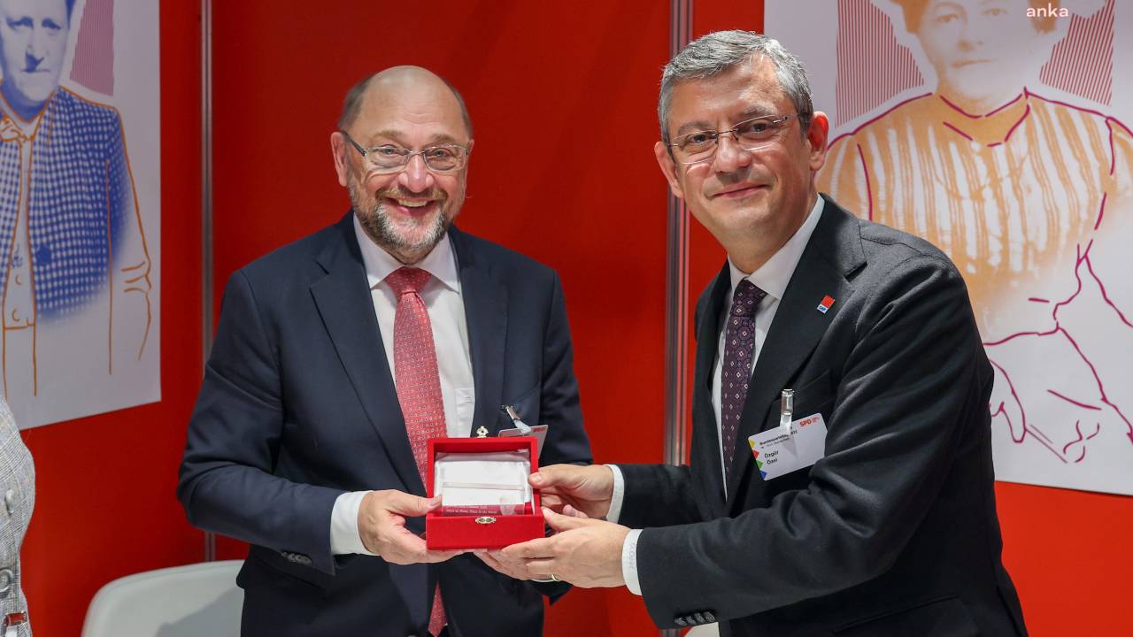 Özgür Özel, Berlin'de Eski Avrupa Parlementosu Başkanı Martin Schulz İle Bir Araya Geldi