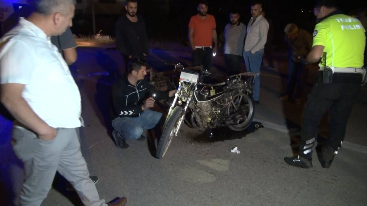İki Otomobile Çarpan Motosiklet Sürücüsü Ağır Yaralandı