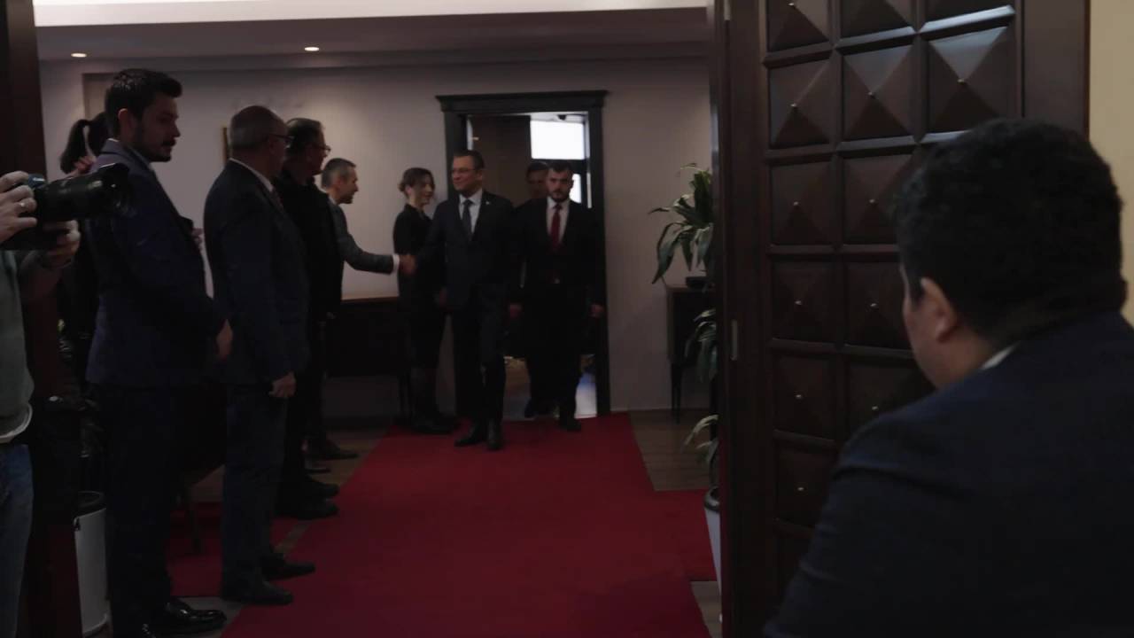 Chp Lideri Özel, Buca Belediye Başkanı Erhan Kılıç'ı Ziyaret Etti